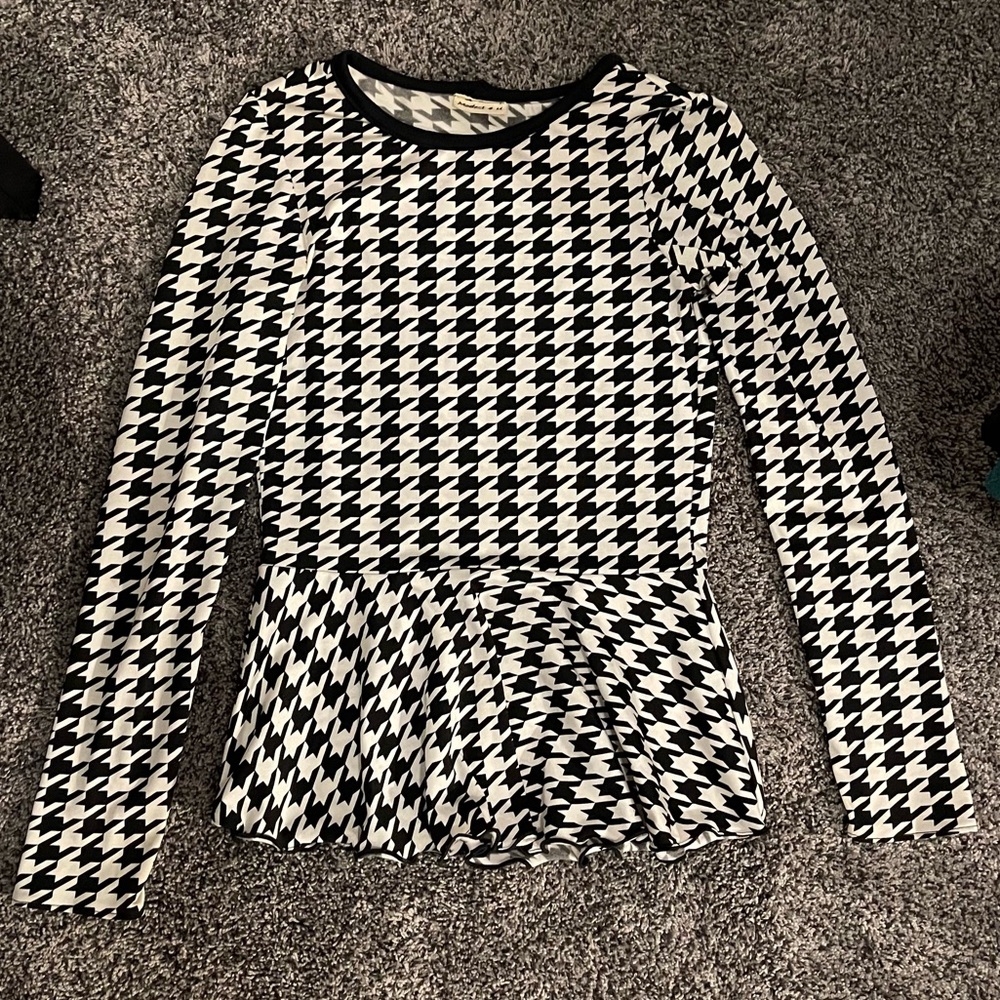 Modest 4 U- Houndstooth Peplum Top